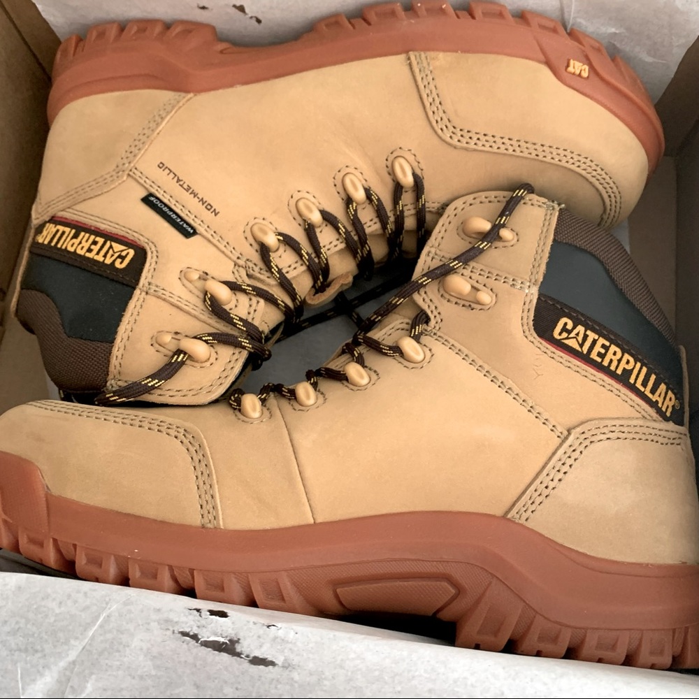 Caterpillar work boots new in box size 9